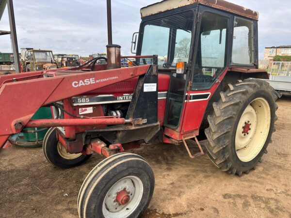IH 585 IH loader